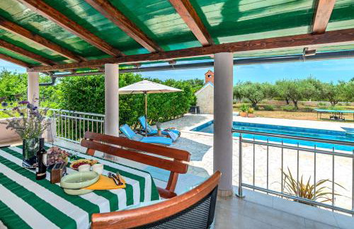 Holiday House Paula sa privatnim grijanim bazenom na mirnoj lokacija blizu mora - Foto 35