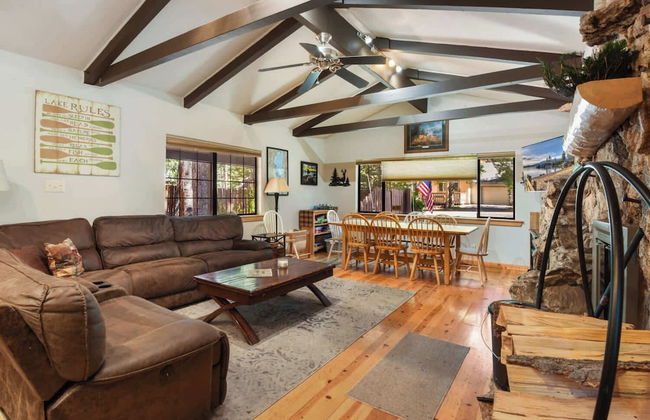 Elm Street Getaway Sleeps 8! - Foto 10