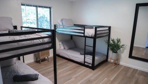 5-BR Serene Retreat Near CLE* Dogs welcome! - Photo 4