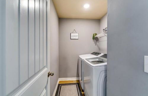 Open Plan Arcade Home with Natural Hardwoods Sleeps 10 - Foto 47