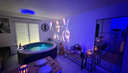 Suite Eden Spa, Appart-hôtel 3 étoiles 40m2 aux portes de Lens, Spa privé illimité, Écran géant, Box Orange, Netflix et Sport, Patio couvert barbecue, Parking gratuit en résidence privée calme, Chambre séparée, Cuisine équipée, Lit Queen Size, Wi-Fi fibre - Foto 4