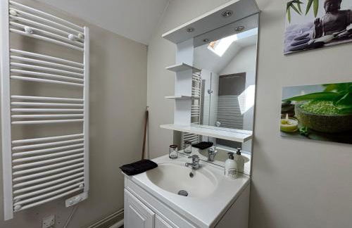 Jolie Colombe, maison 3 ch 2 sdb beau jardin terrasse aménagée à 15 mn à pied de la mer du centre Port en Bessin proche golf et d'Omaha Beach et Bayeux - Photo 26