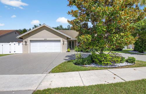 Family-Friendly Boca Gem! 4BR 3BA with Pool & Sauna - Foto 46