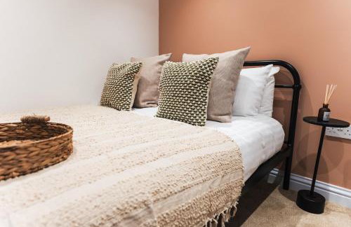 Wych Cottage, Striking 2 Bed, Parking, King Bed, First Floor Flat - Foto 6