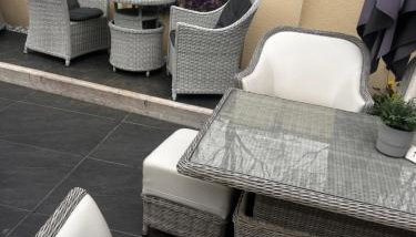 Sleeps 7, entire apartment,with restaurant next door - Foto 3