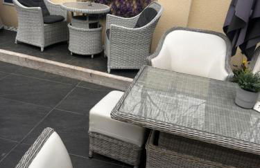 Sleeps 7, entire apartment,with restaurant next door - Foto 3