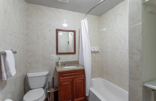 Stairway 3BR Apt w W D Ideal for Groups - Foto 14