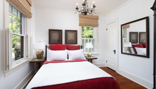 Charming Geneva Cottage Walk 4 Blks to Downtown - Foto 2