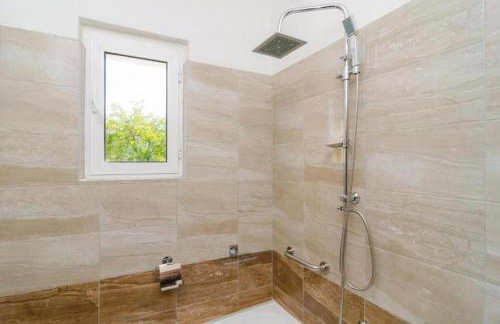 Tranquil Villa with Pool - Photo 17