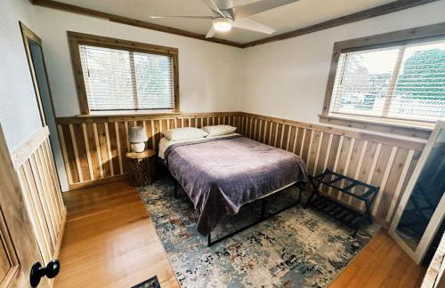 BoDekes N Tacoma Landing with HOT TUB near University - Foto 23