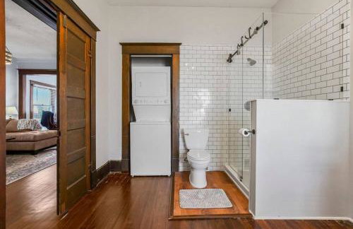 Historic Charm: Spacious 4BR Retreat Sleeps 11 - Holiday Home - Foto 13