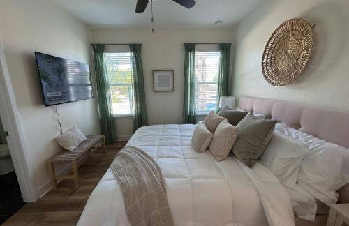The Orange Blossom Suite Near UF Shands D-town - Photo 27