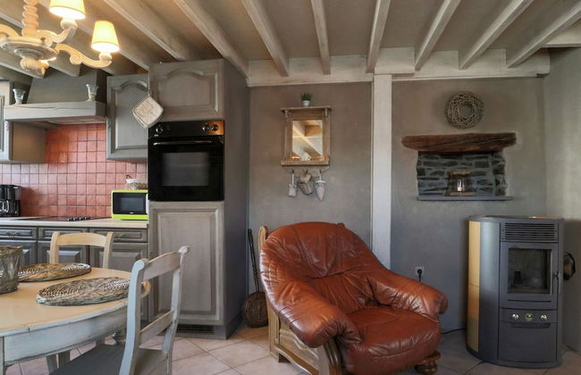 Beautiful Cottage in Malempre With Fenced Garden - Photo 11