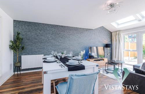 Spacious 3BDR House By Vista Stays Short Lets & Serviced Accommodation Salford With Pool Table & Free Parking - Photo 18