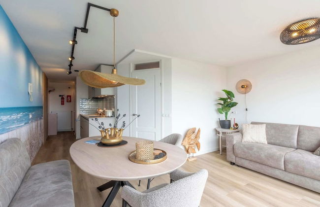 Stylish Couples' Retreat - Photo 18