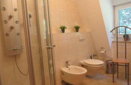 Weisses-Haus-am-Kurpark-Fewo-Waldblick - Foto 14