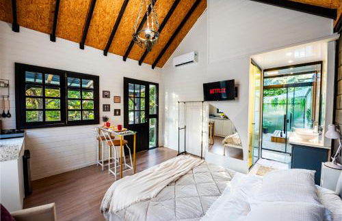 Tiny House com Banheira Privativa, Deck no Jardim com Rede Suspensa sobre o Riacho e Lareira Externa em Meio à Natureza - Photo 10