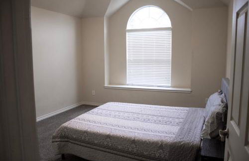 Spacious 4200 sqft - 6 bdrms 4 bath - Gym - Pets OK Near PGA - Universal KIDS - Star Frisco - Photo 11