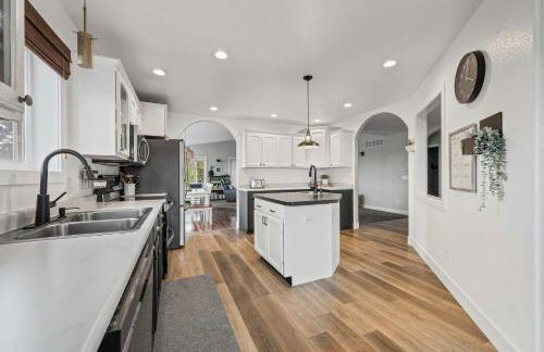 Black Hills Getaway with Hot Tub & Game Room for 18 - Foto 15