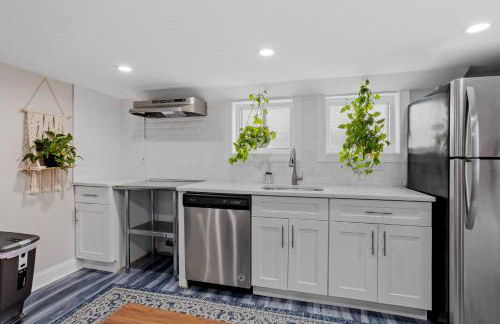 Beautifully Renovated 6BR 2BA 2 Blocks to Beach - Foto 36