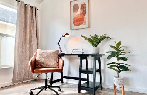 Amazing Pool Spacious 3BR House near Disney - Photo 3