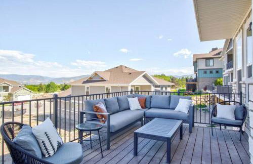 Midway to Heaven! BRAND NEW 5 bed 4.5 bath, HOTTUB - Photo 67