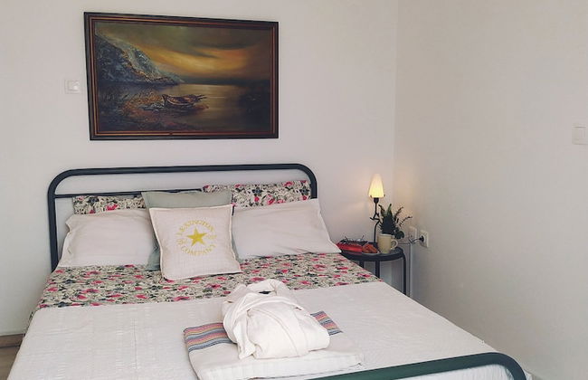 Charming 2-bed Vacation House in Lagonisi Attikis - Photo 4