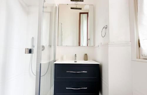 In front of Metro Cadorna La Casa degli Artisti - Photo 4