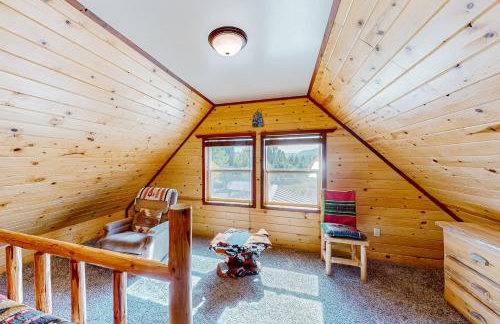 Rustic Cabin with Decks and Hot Tub in Garden Valley! - Foto 12