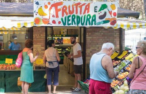 Cozy 2 bedroom Cabin sleeps 5 in Lido di Spina, Italy - Perfect Family Retreat - Foto 26