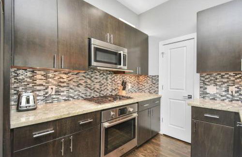 Skyline Views - Sleeps 10 Home Near Downtown - Photo 55