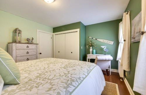 Enchanting Waterfront Sorrento Home with Deck! - Foto 11