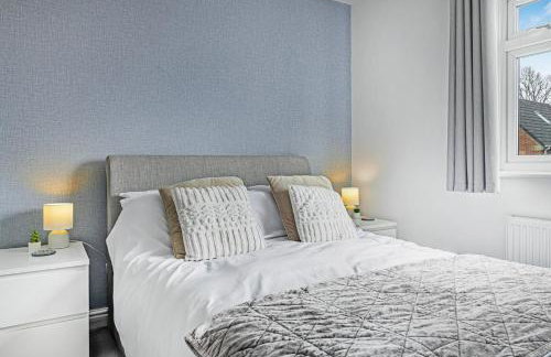 3BR Home with Garden & Free Parking - Foto 3