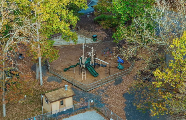 Hot Tub, Lake Access + Community Amenities Somerset Lodge by Avantstay - Foto 59