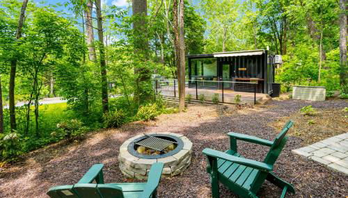 Cute Riverside Cabin w Hot Tub Fire Pit & Kayaks - Photo 3, Garden view