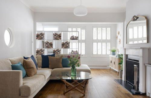 Luxury Family Home in Central Windsor with Large Garden, Games Room, Office, Parking & Pet-Friendly - Photo 2