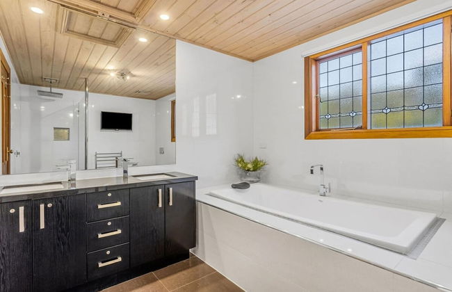 The Peninsula Chateau Lodge-inspired Luxury - Photo 24