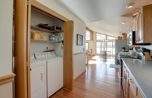 Lakeside Michigan Retreat with Boat Dock and Fireplace - Foto 10