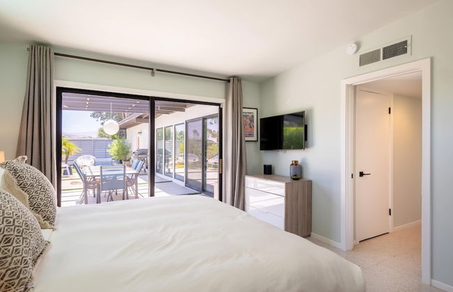 Lux Desert Retreat 4BR Pool Spa Stunning Views - Photo 36