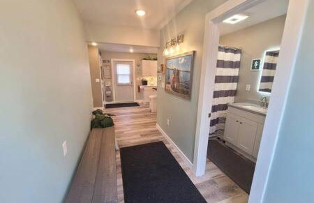 Stunning Lake Home w arcade and huge deck - Foto 41