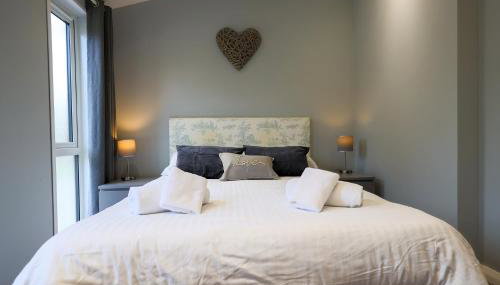 Spacious Oak Cabin with Hot Tub - Devon - Foto 5