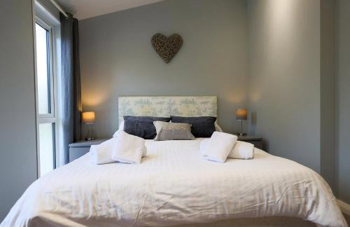 Spacious Oak Cabin with Hot Tub - Devon - Foto 5