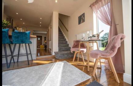 Stunning views, Hot tub, 5 mins to Chester - Photo 45