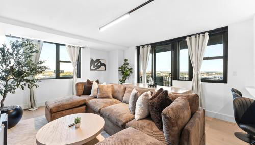 Modern 3BR Apt Near EWR, MetLife & NYC - Photo 3