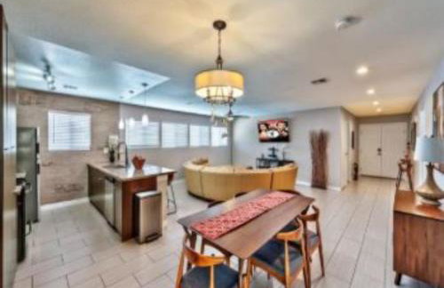 Relaxing 1 Story Villa Hot Tub BBQ By the Strip - Foto 16