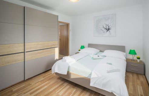 Awesome Home In Zminj - Foto 8