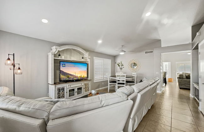 Kimberly Surprise - Photo 12