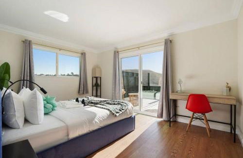 Mountain View 2BR Retreat with Private Deck - Foto 41