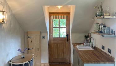 The Stable - Photo 3