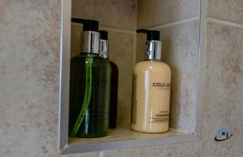 The Old Plough, mix of 1 bed and 3 bed units, rustic charm, super king bed or twins, en-suite, secure parking - Foto 15